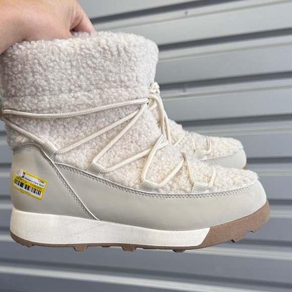 Shoes - Women’s Cream Sherpa Winter Boot
